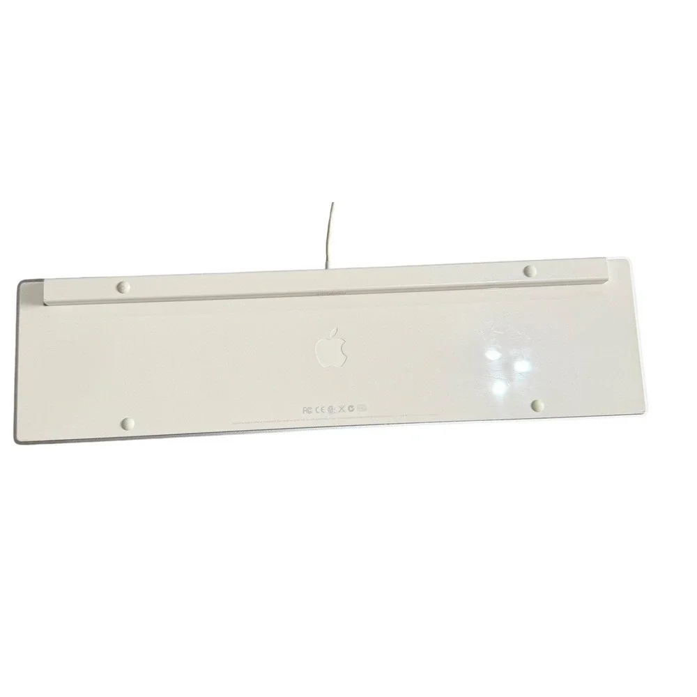 Apple A1243 Wired‎ Keyboard Numeric Keypad Silver Aluminum White USB MB110LL/B